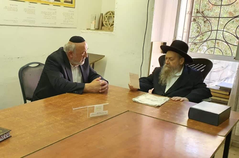 המקובל הגר"ד בצרי ערך תיקון עם הורי הנעדרים