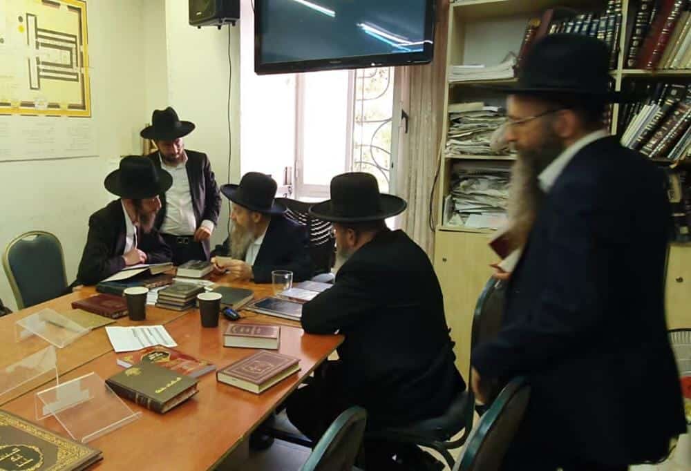 המקובל הגר"ד בצרי ערך תיקון עם הורי הנעדרים