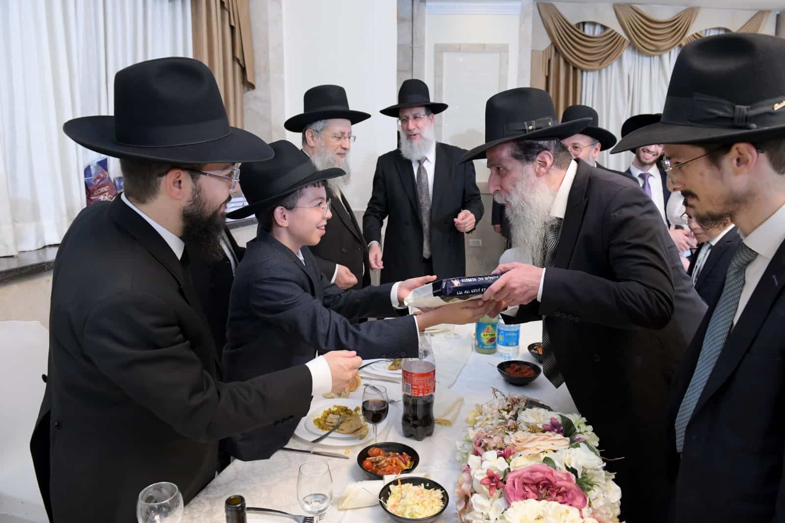 בר מצוה לנין נשיא המועצת וראש הישיבה - גדולי ישראל הגיעו לברך