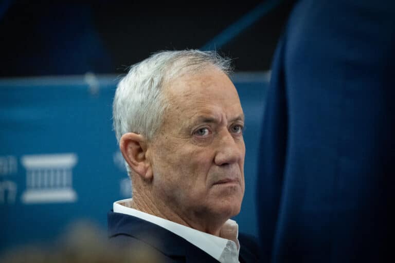 גנץ הורה לתחקר הדלפות מדיונים סגורים במערכת הביטחון