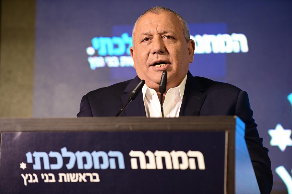 אייזנקוט: "איש ציבור עם כתבי אישום לא יכול להתמודד"