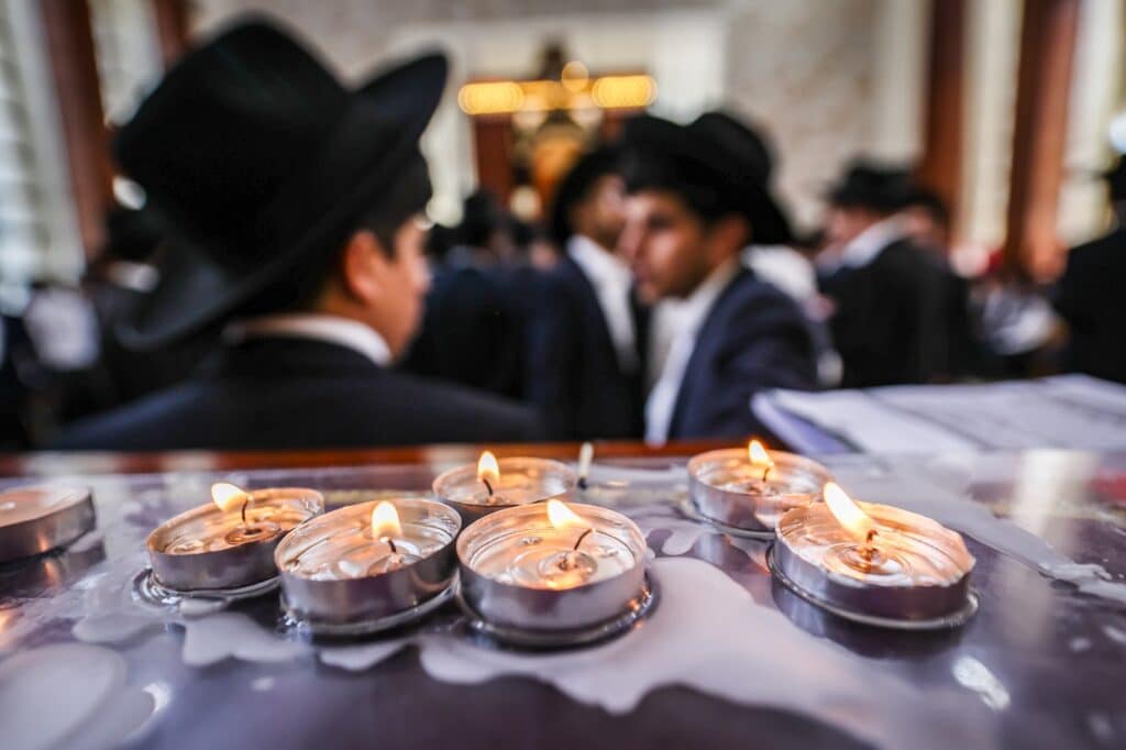 תיעוד מ'פורת יוסף': מאות בוכים ליד מיטת מרן זצוק"ל