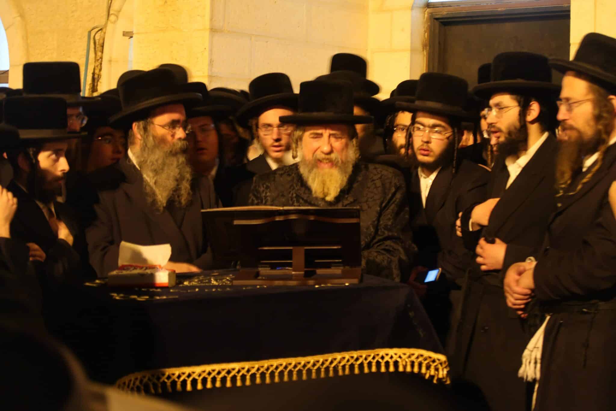 האדמו"ר מרחמיסטירווקא שליט"א בקידוש לבנה הבוקר סמוך לעלות השחר