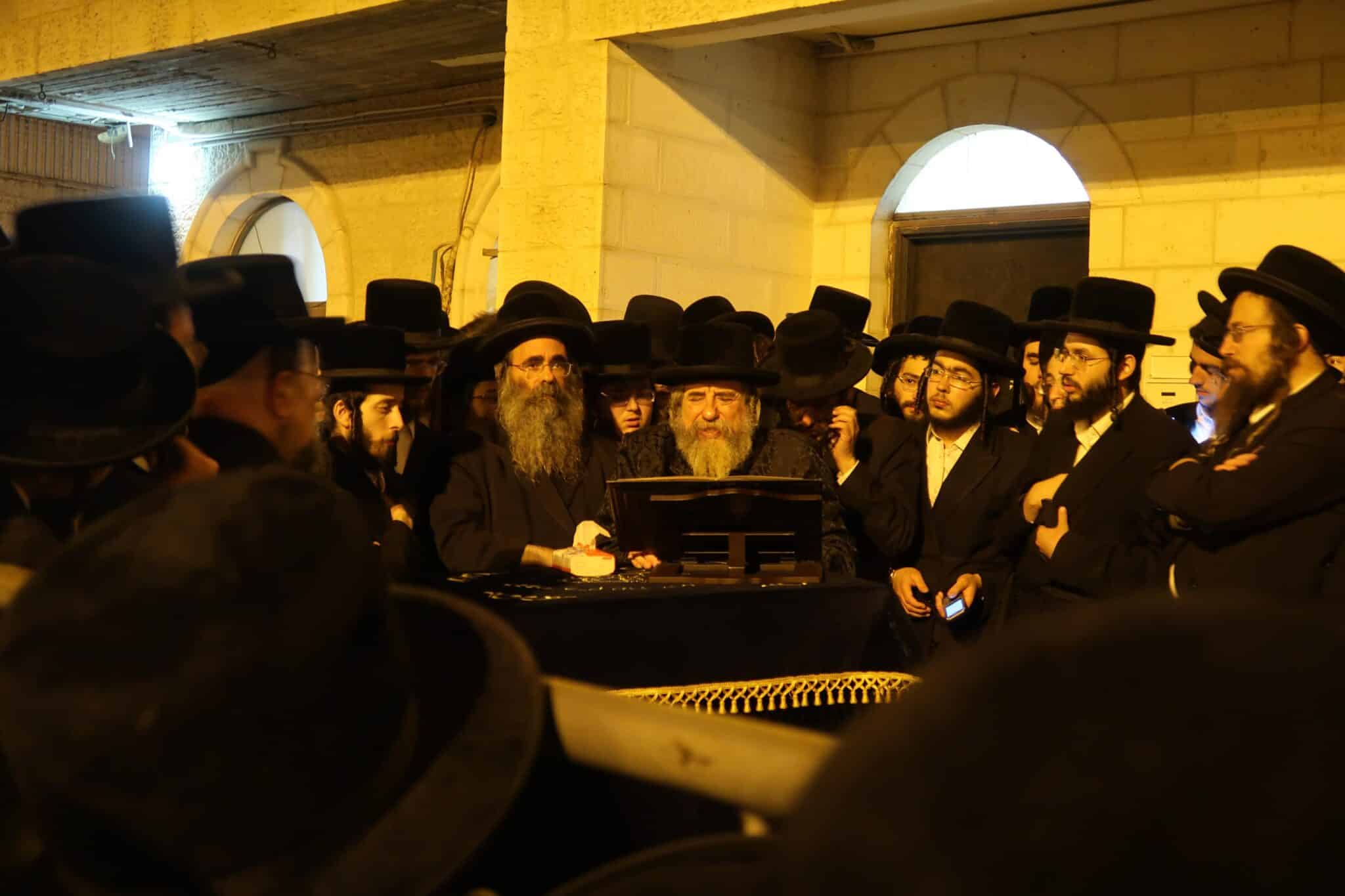 האדמו"ר מרחמיסטירווקא שליט"א בקידוש לבנה הבוקר סמוך לעלות השחר