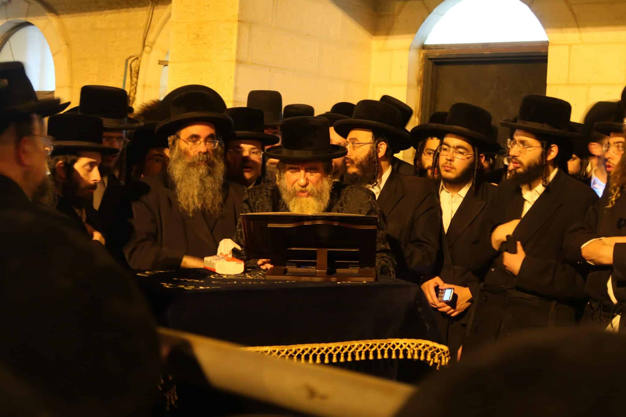 האדמו"ר מרחמיסטירווקא שליט"א בקידוש לבנה הבוקר סמוך לעלות השחר