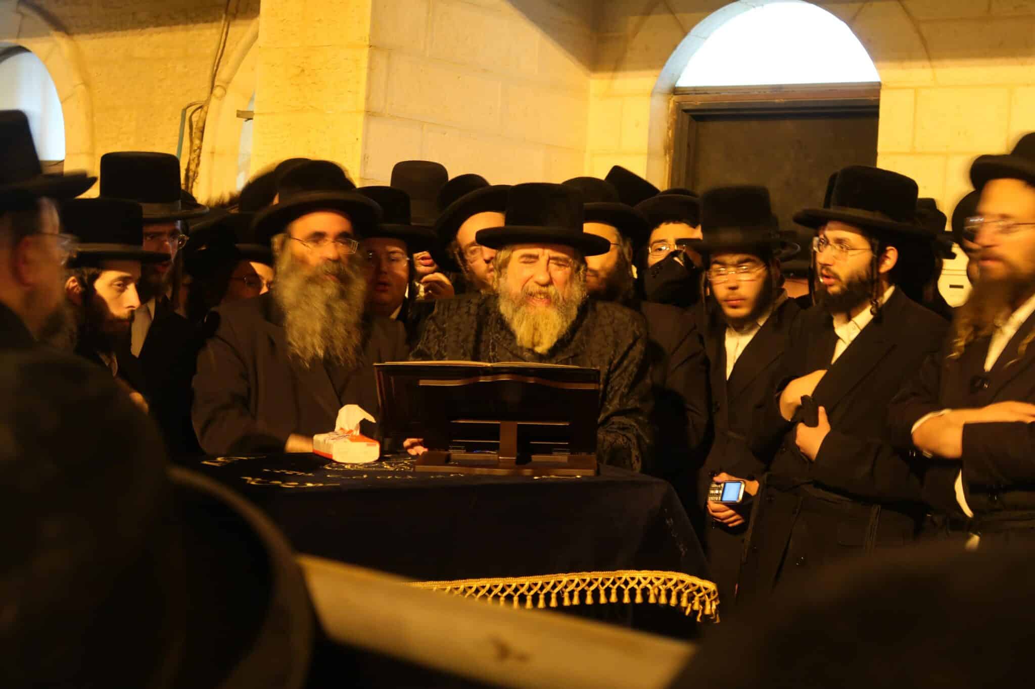 האדמו"ר מרחמיסטירווקא שליט"א בקידוש לבנה הבוקר סמוך לעלות השחר