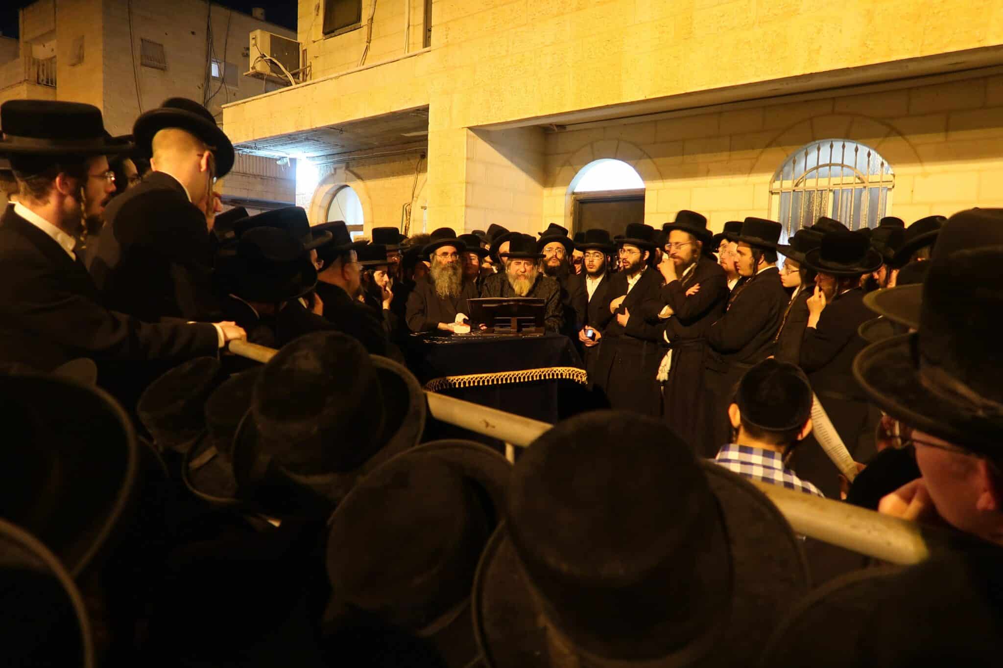 האדמו"ר מרחמיסטירווקא שליט"א בקידוש לבנה הבוקר סמוך לעלות השחר