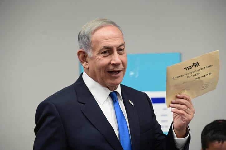 על קו הגמר? טראמפ מהמר, הליכוד משריין ואייזנקוט מרדים