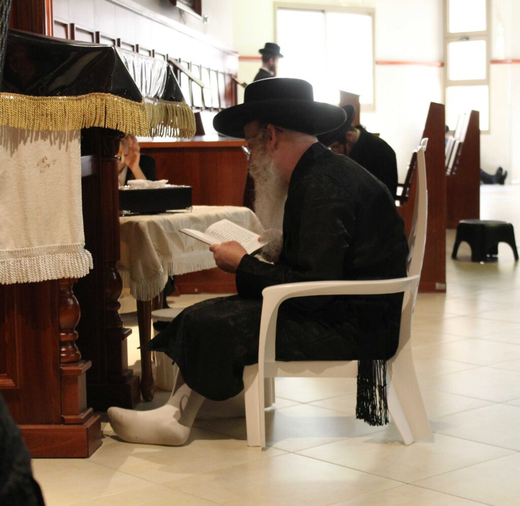 אמירת הקינות וקידוש לבנה בחצר קרעטשניף - קרית גת