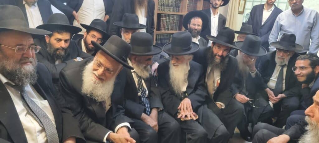 היום הראשון לניחום בבית נשיא המועצת מרן רה"י זצוק"ל