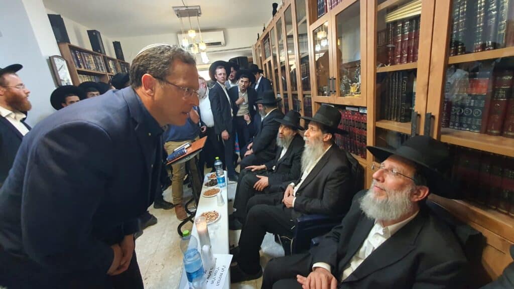 היום הראשון לניחום בבית נשיא המועצת מרן רה"י זצוק"ל