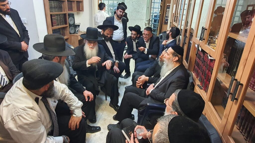 היום הראשון לניחום בבית נשיא המועצת מרן רה"י זצוק"ל