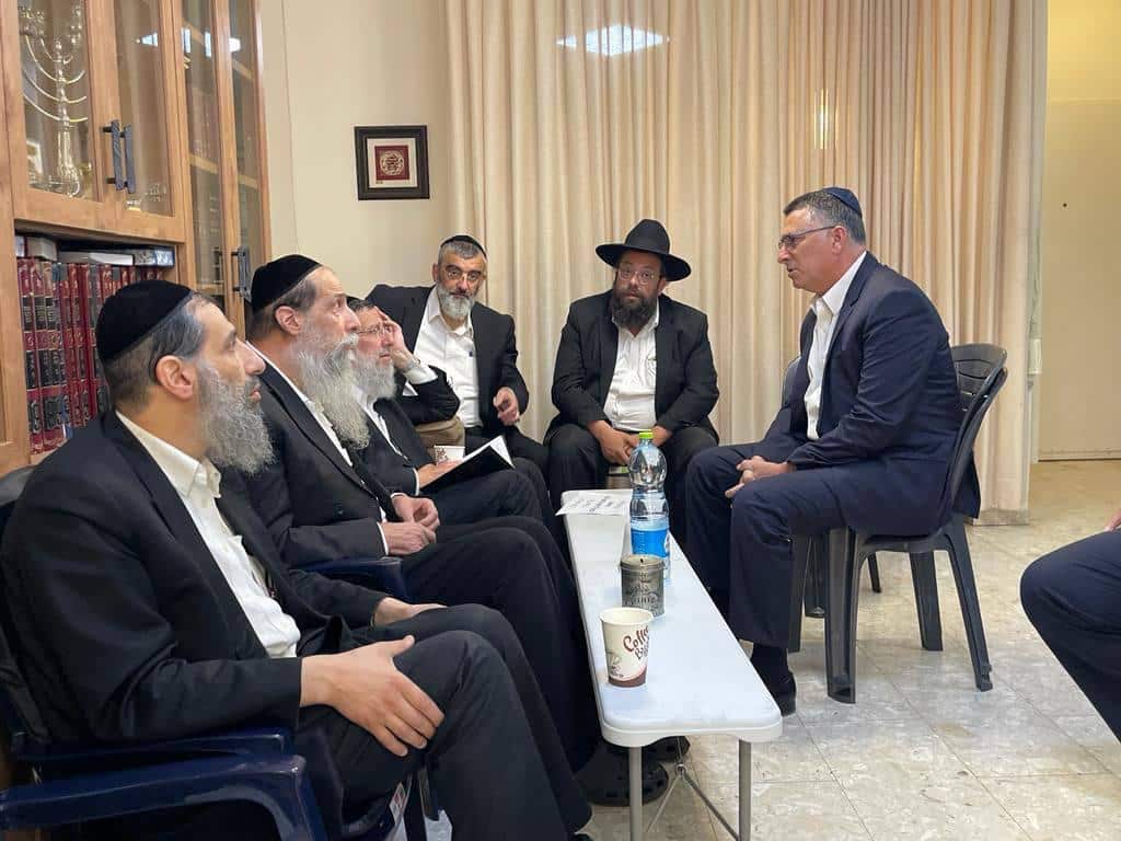 היום הראשון לניחום בבית נשיא המועצת מרן רה"י זצוק"ל