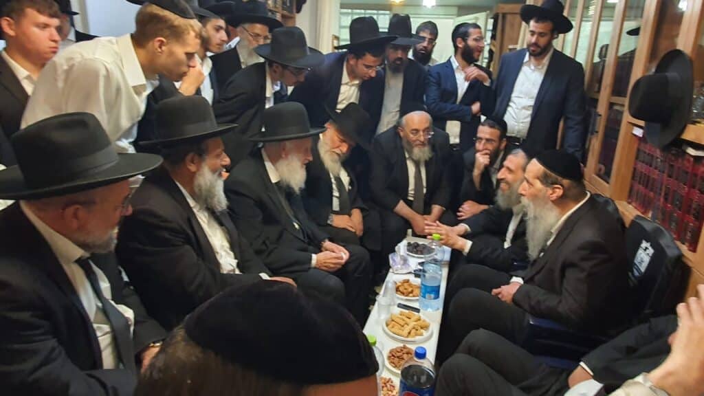 היום הראשון לניחום בבית נשיא המועצת מרן רה"י זצוק"ל