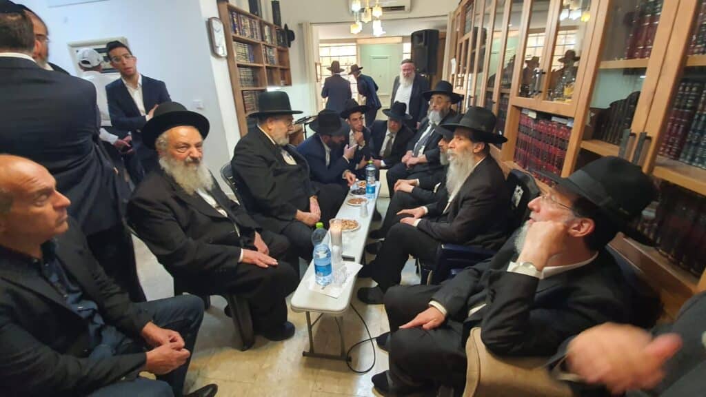 היום הראשון לניחום בבית נשיא המועצת מרן רה"י זצוק"ל