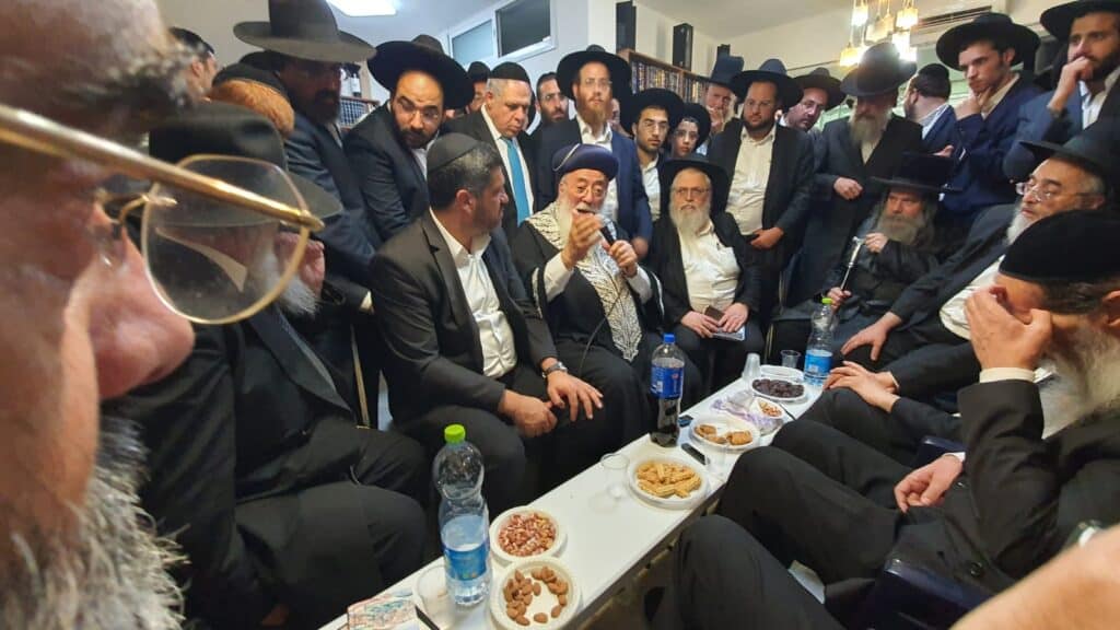 היום הראשון לניחום בבית נשיא המועצת מרן רה"י זצוק"ל