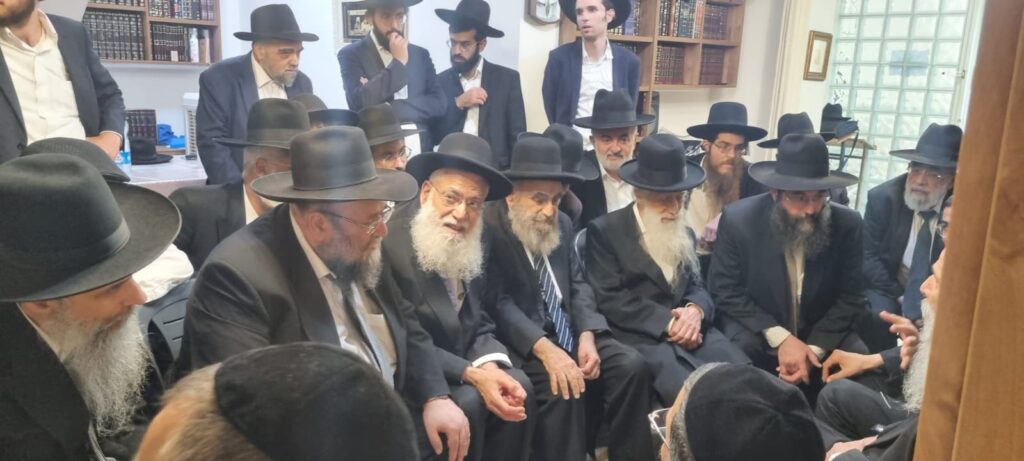 היום הראשון לניחום בבית נשיא המועצת מרן רה"י זצוק"ל