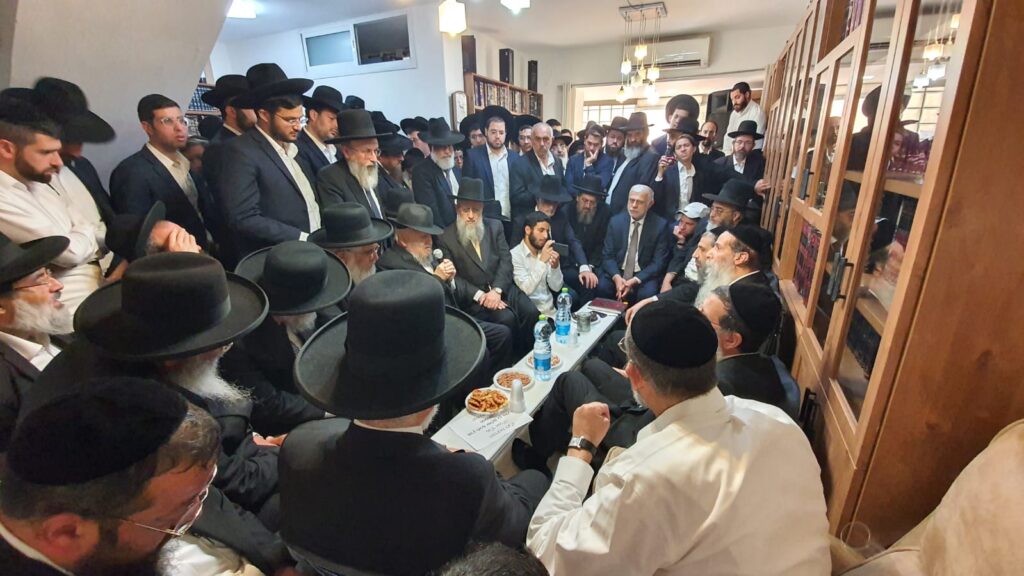 היום הראשון לניחום בבית נשיא המועצת מרן רה"י זצוק"ל