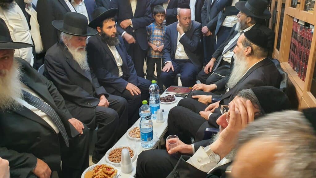 היום הראשון לניחום בבית נשיא המועצת מרן רה"י זצוק"ל