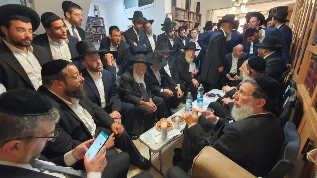 היום הראשון לניחום בבית נשיא המועצת מרן רה"י זצוק"ל