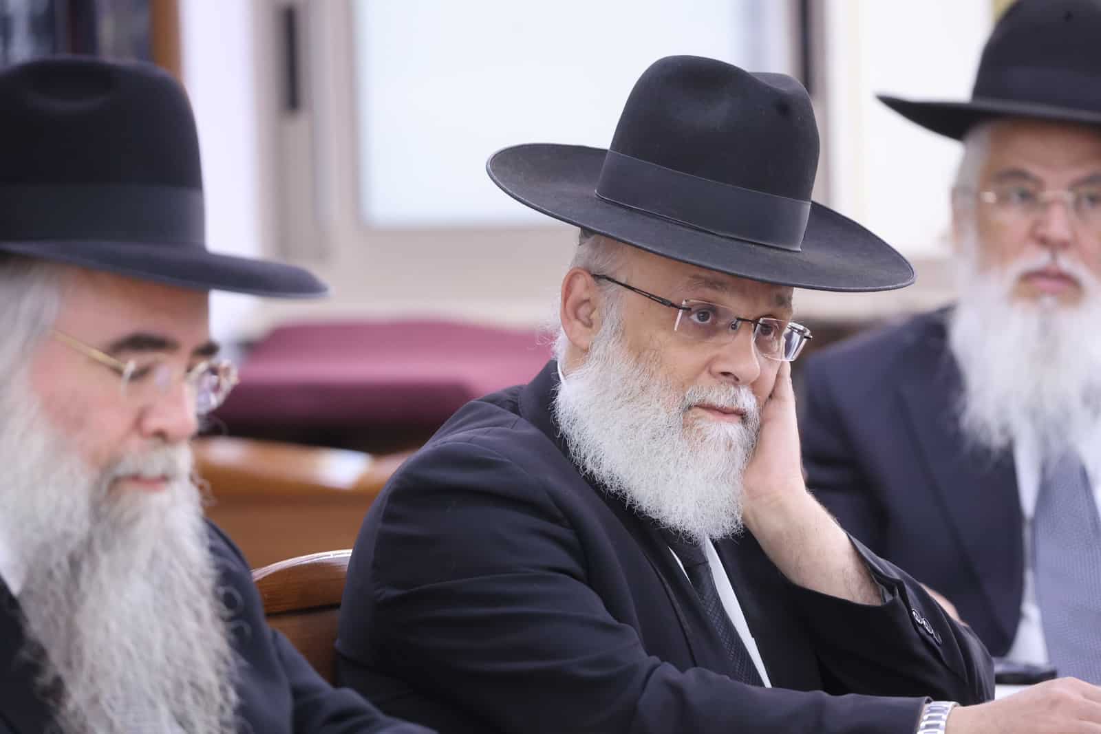 ראשי הישיבות התכנסו לחיזוק הלימוד לפני התפילה לע"נ חכם שלום