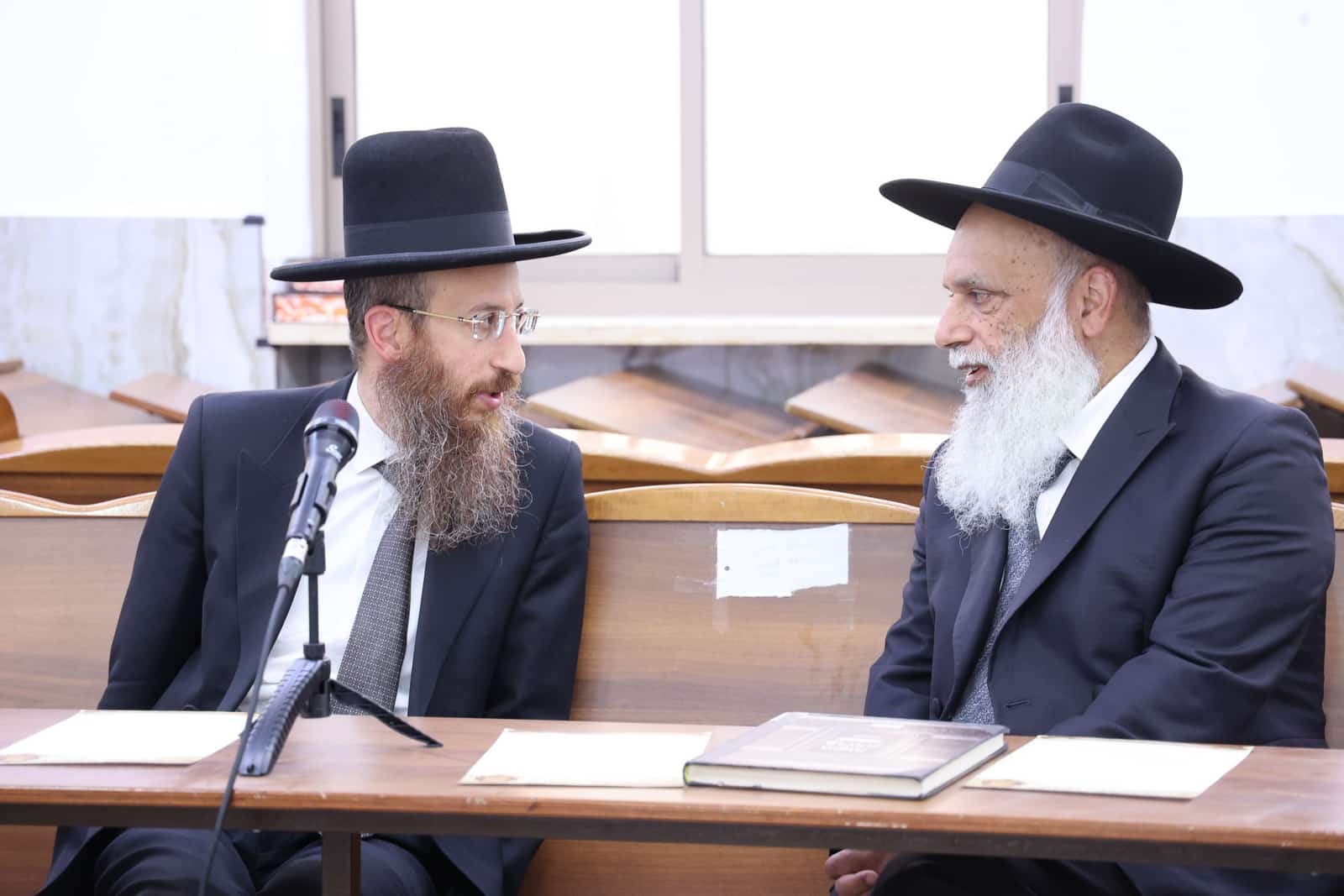 ראשי הישיבות התכנסו לחיזוק הלימוד לפני התפילה לע"נ חכם שלום