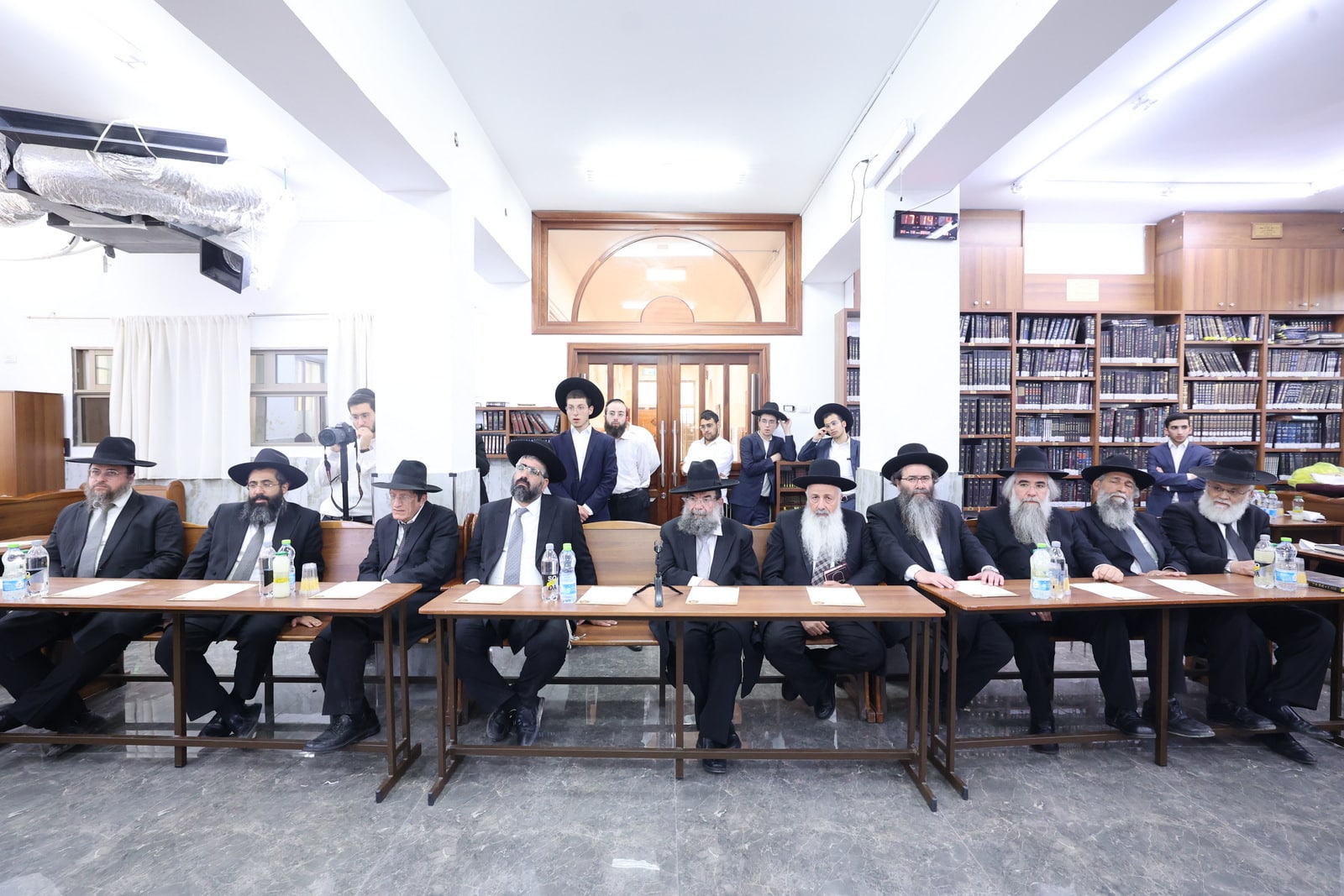 ראשי הישיבות התכנסו לחיזוק הלימוד לפני התפילה לע"נ חכם שלום