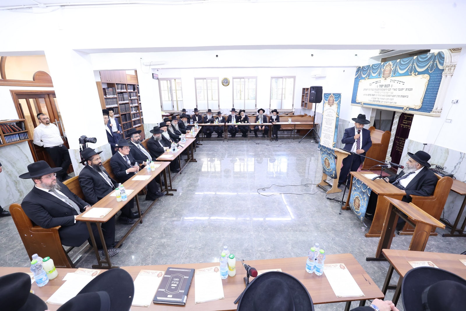 ראשי הישיבות התכנסו לחיזוק הלימוד לפני התפילה לע"נ חכם שלום