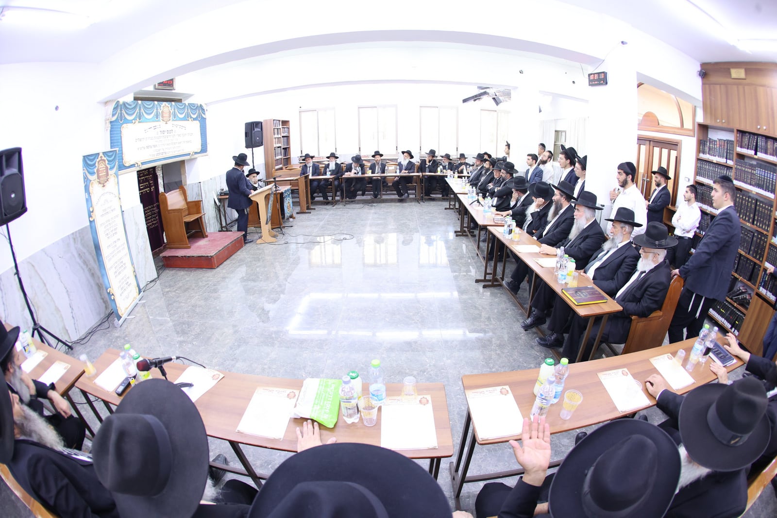 ראשי הישיבות התכנסו לחיזוק הלימוד לפני התפילה לע"נ חכם שלום