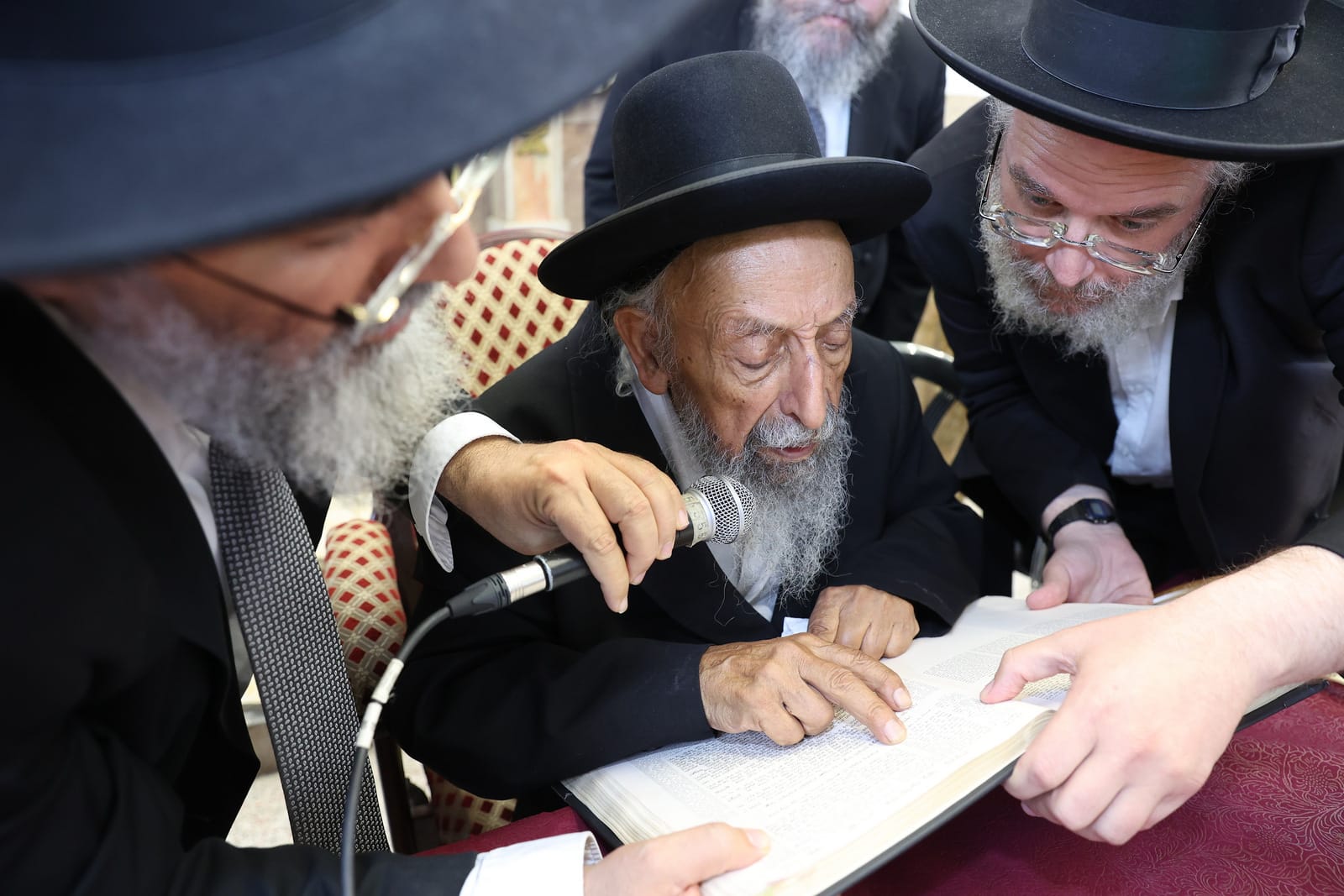 הגר"ש בעדני "הדרך לגדול בתורה היא ע"י חזרה ושינון"