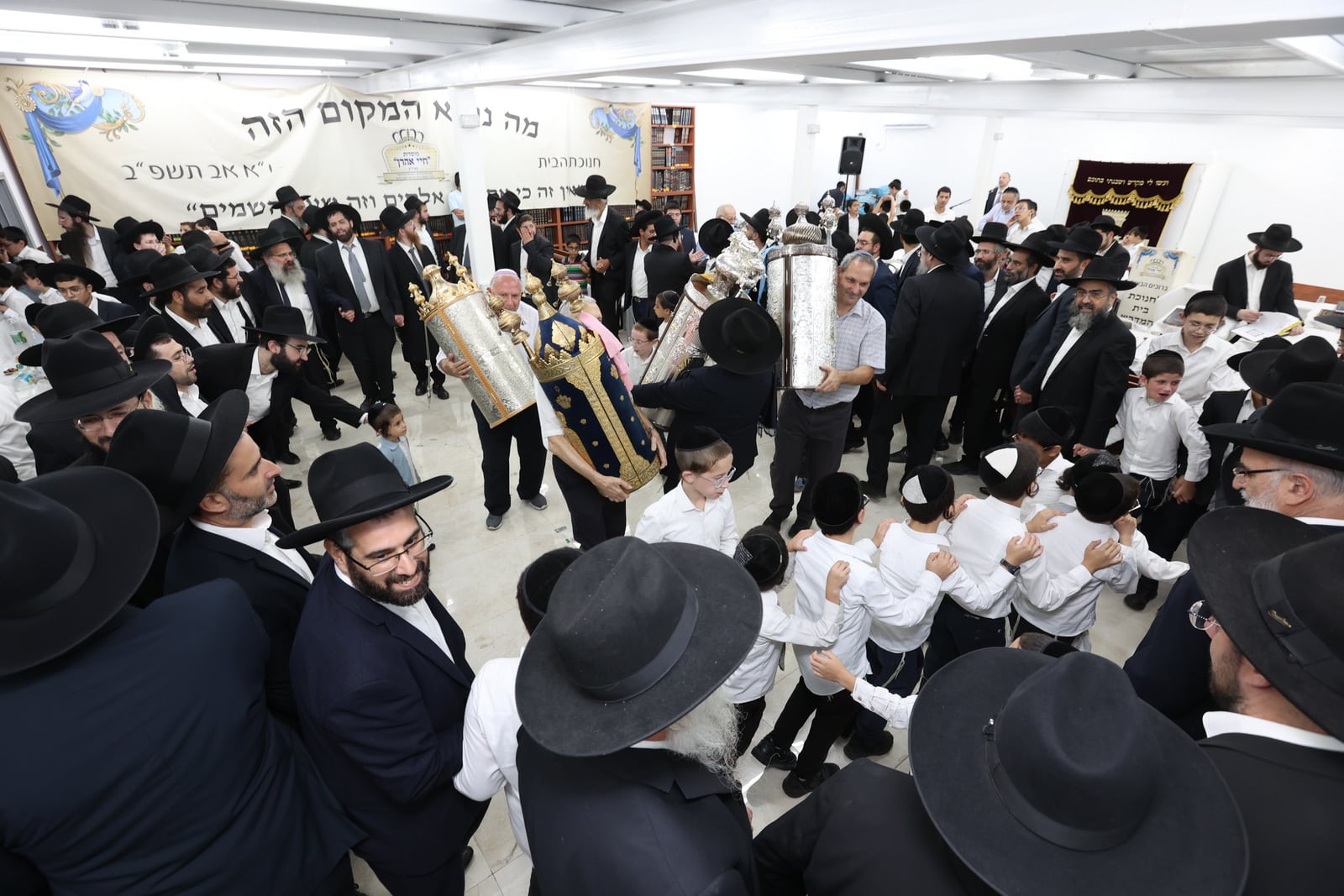 בבני ברק חגגו חנוכת הבית לביהמ"ד של קהילת חיי אהרון