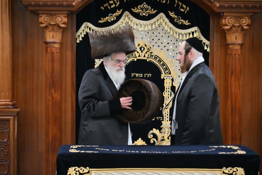 שמחת שבת האופרוף בחצרות ויז׳ניץ, וויען, דראהביטש