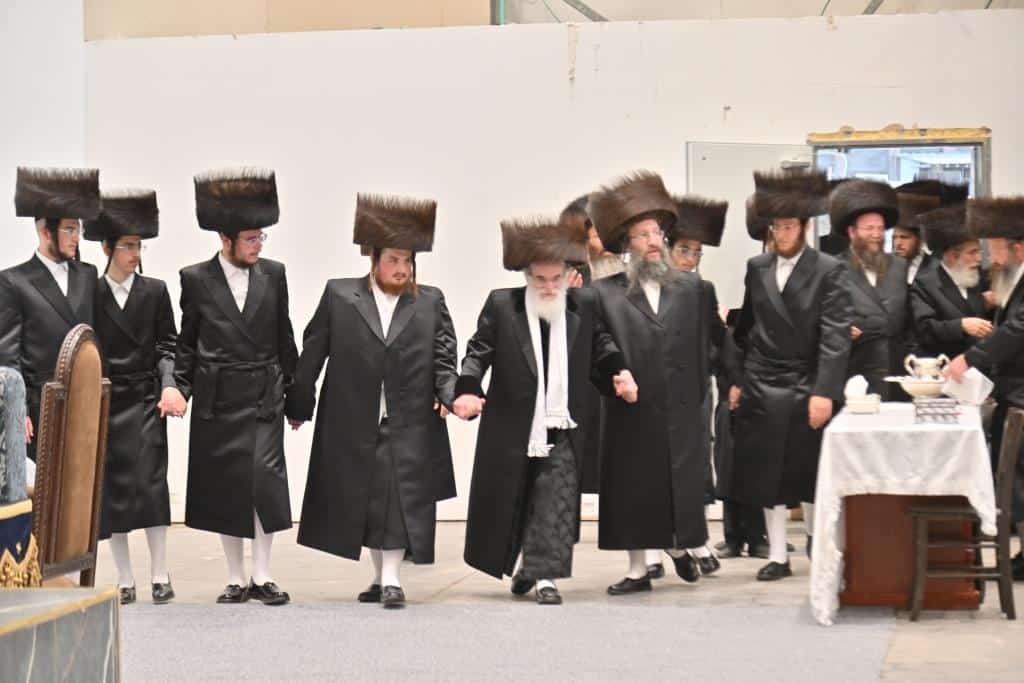 שמחת שבת האופרוף בחצרות ויז׳ניץ, וויען, דראהביטש