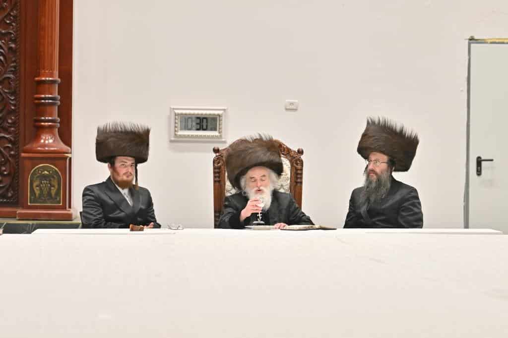 שמחת שבת האופרוף בחצרות ויז׳ניץ, וויען, דראהביטש