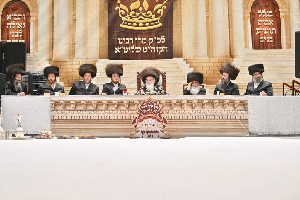 שמחת שבת האופרוף בחצרות ויז׳ניץ, וויען, דראהביטש