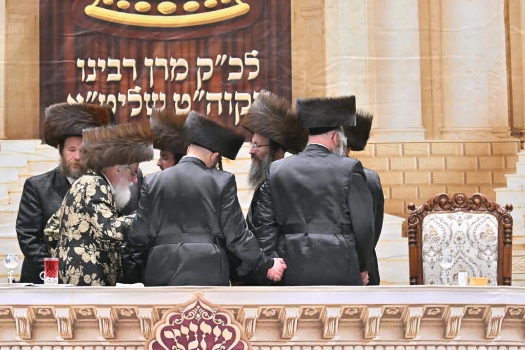 שמחת שבת האופרוף בחצרות ויז׳ניץ, וויען, דראהביטש