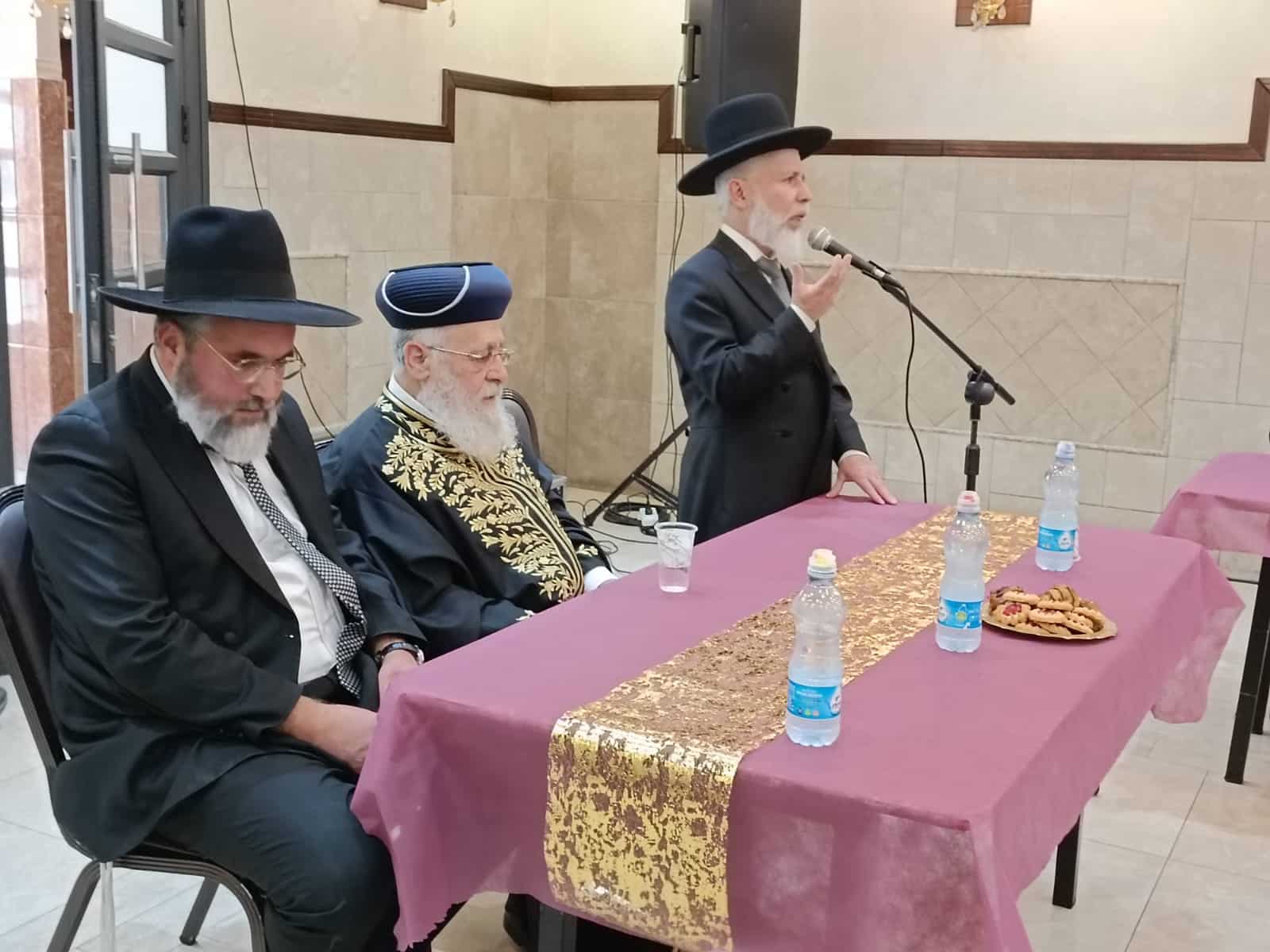 הראשל"צ וראש הישיבה חיזקו את ראשי הכוללים לתמוך באברכים