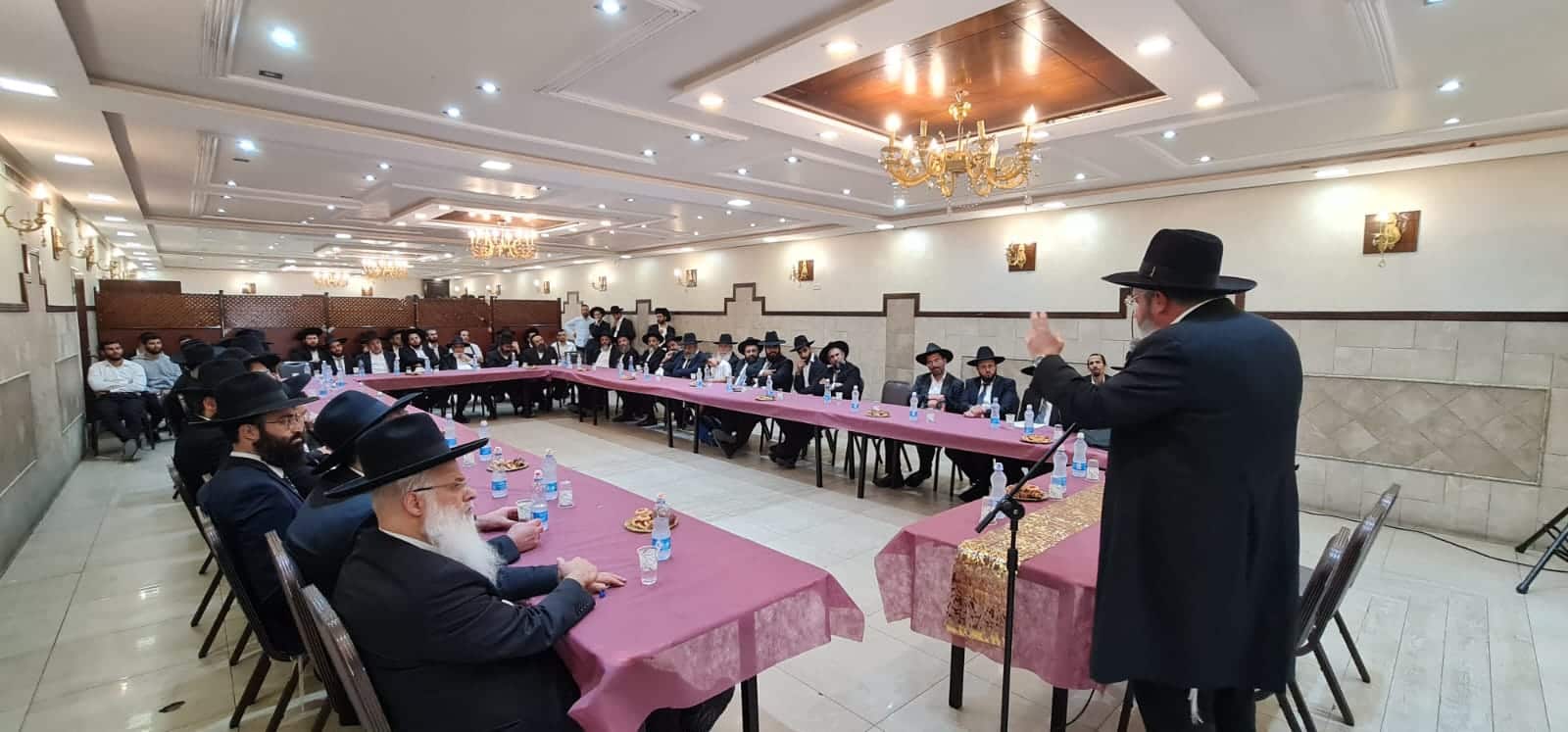 הראשל"צ וראש הישיבה חיזקו את ראשי הכוללים לתמוך באברכים
