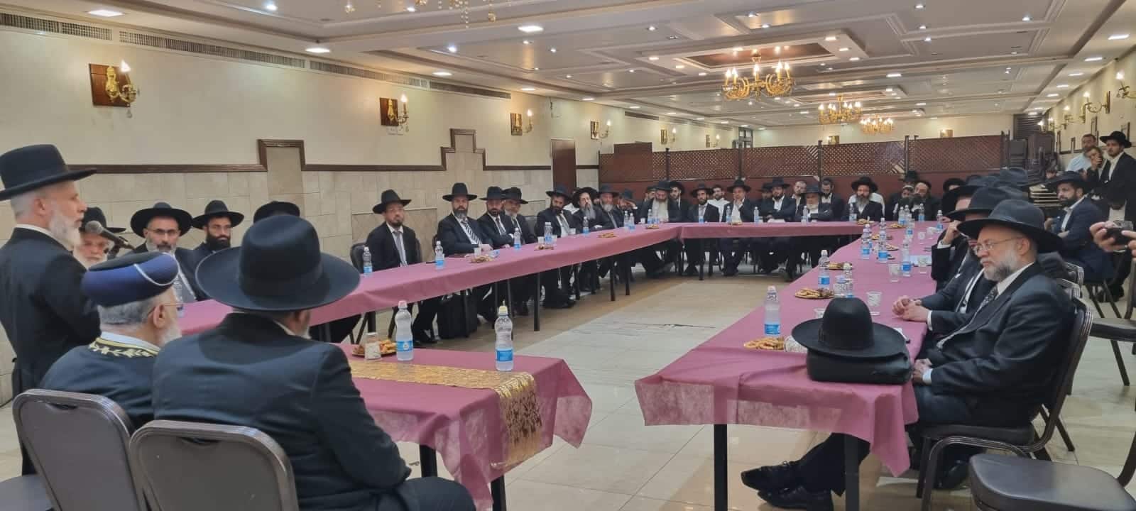 הראשל"צ וראש הישיבה חיזקו את ראשי הכוללים לתמוך באברכים