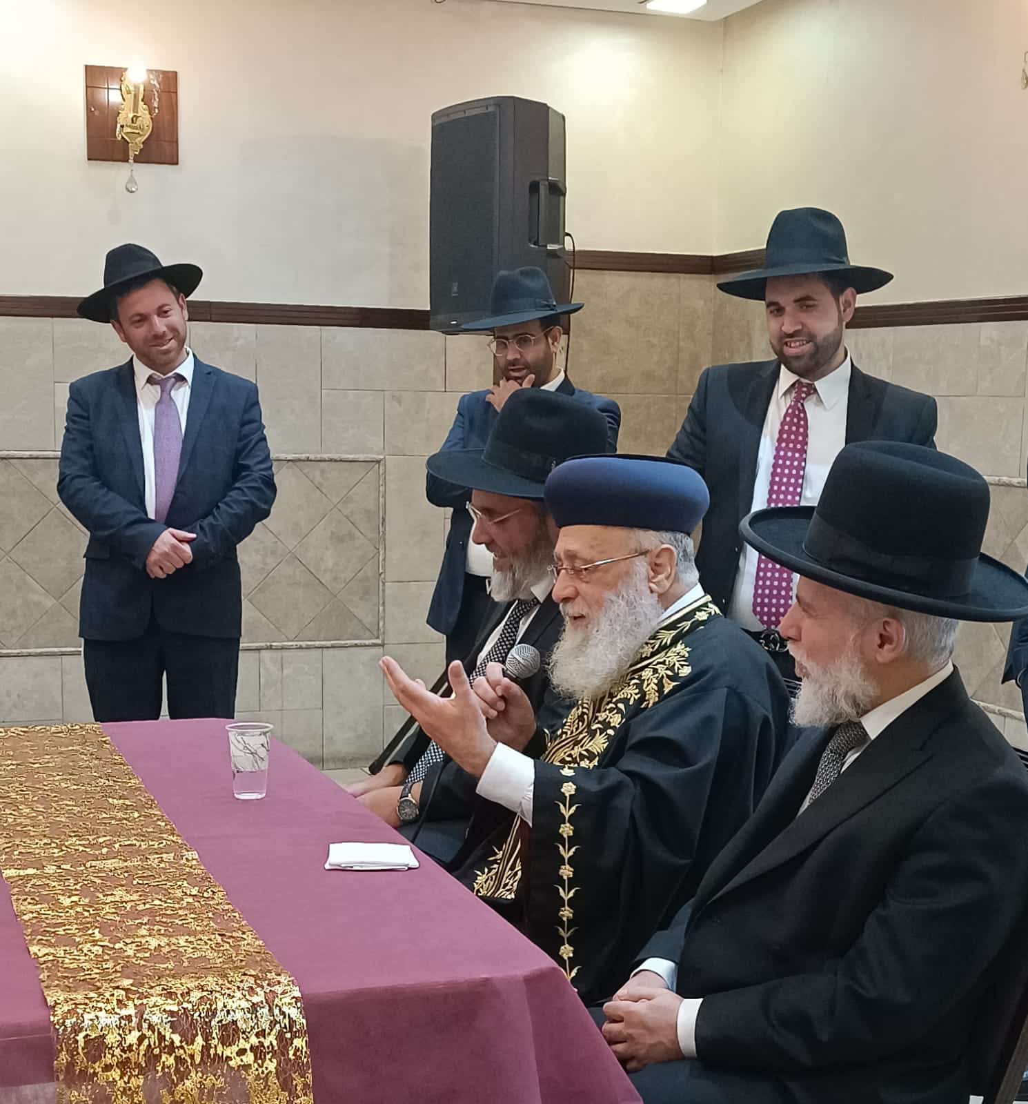 הראשל"צ וראש הישיבה חיזקו את ראשי הכוללים לתמוך באברכים