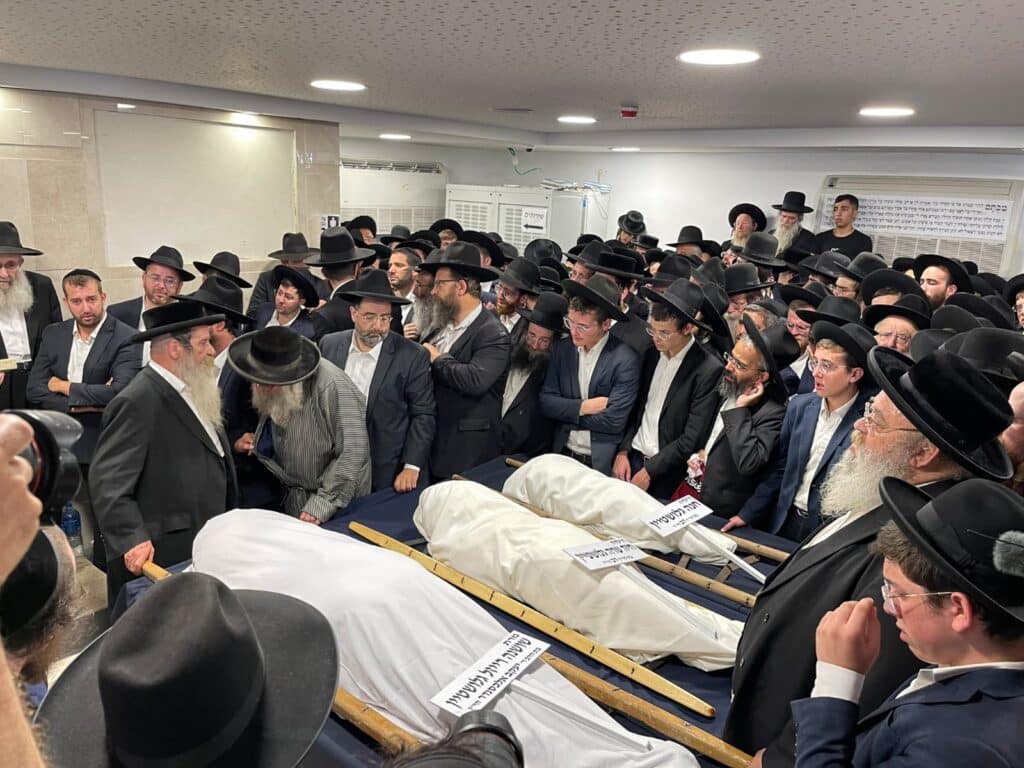 ההלוויה המצמררת בירושלים: האב ספד והקהל געה בבכי