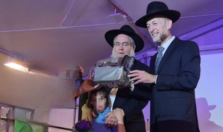 ח"כ אורי מקלב קיבל את אות ההוקרה של עזר מציון