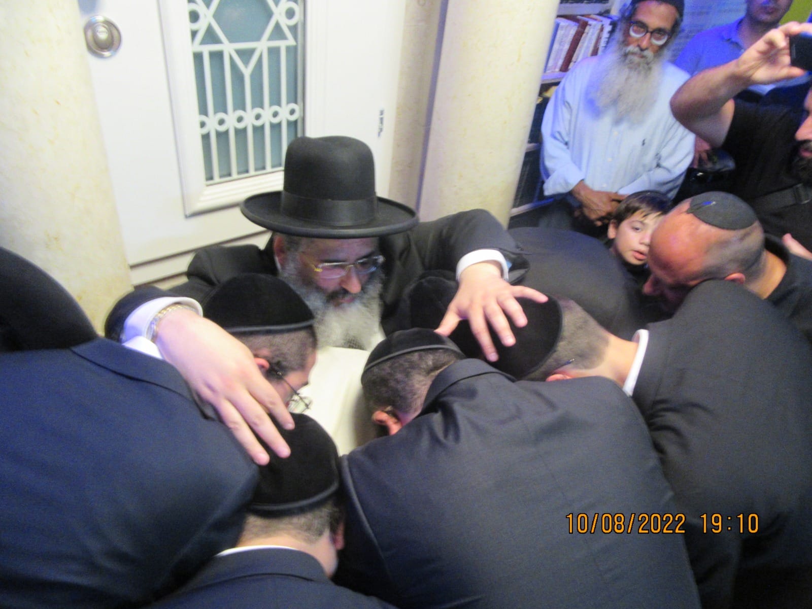 הגה"צ רבי ישראל אברג'ל בברית בקבר רבי יהודה בר אלעאי