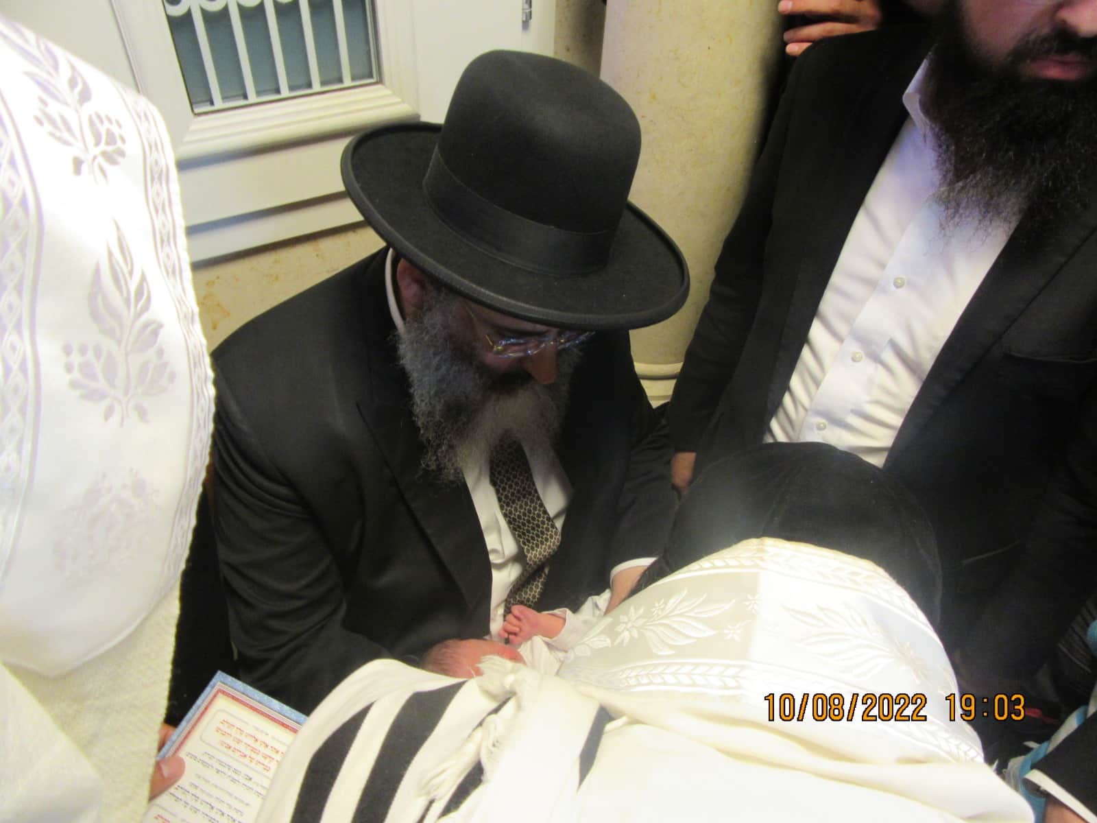 הגה"צ רבי ישראל אברג'ל בברית בקבר רבי יהודה בר אלעאי