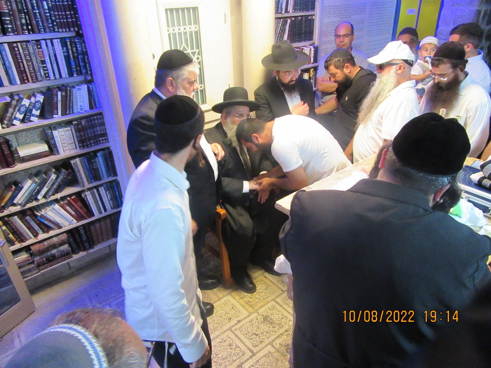 הגה"צ רבי ישראל אברג'ל בברית בקבר רבי יהודה בר אלעאי