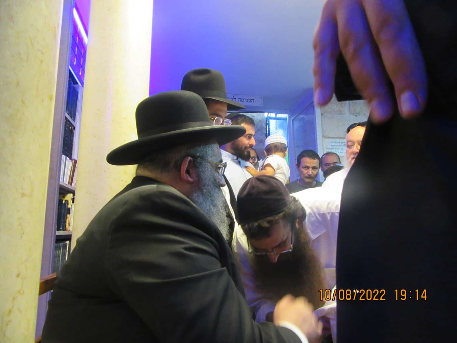 הגה"צ רבי ישראל אברג'ל בברית בקבר רבי יהודה בר אלעאי