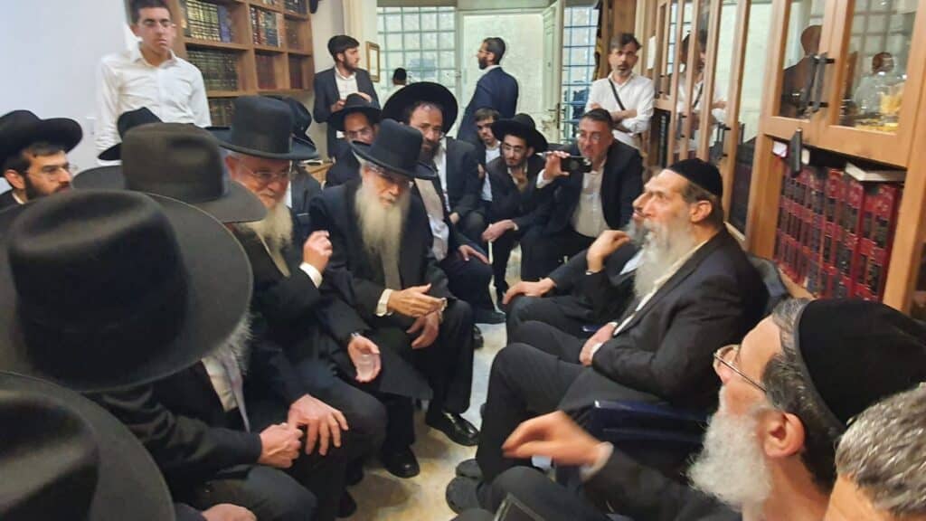 היום הראשון לניחום בבית נשיא המועצת מרן רה"י זצוק"ל