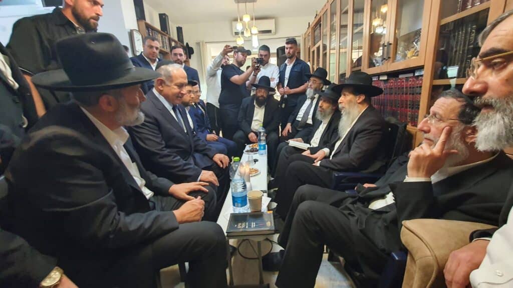 היום הראשון לניחום בבית נשיא המועצת מרן רה"י זצוק"ל