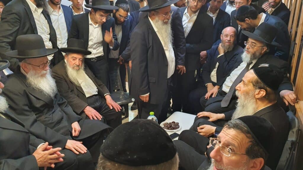 היום הראשון לניחום בבית נשיא המועצת מרן רה"י זצוק"ל