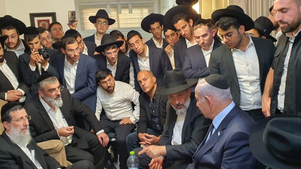 היום הראשון לניחום בבית נשיא המועצת מרן רה"י זצוק"ל